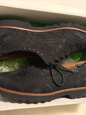 Earthy (brand )Black shoes with